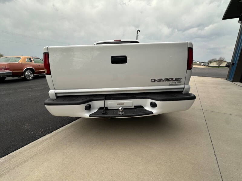 2000 Chevrolet S-10 LS