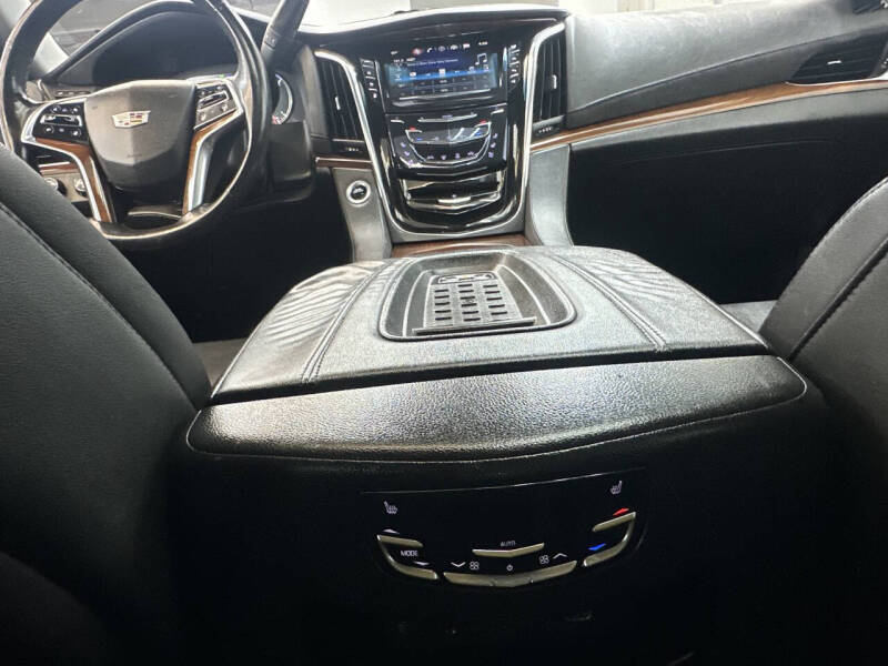 2017 Cadillac Escalade Luxury