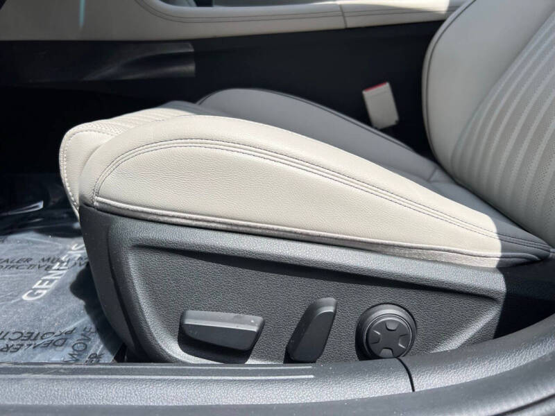 2023 Genesis G70