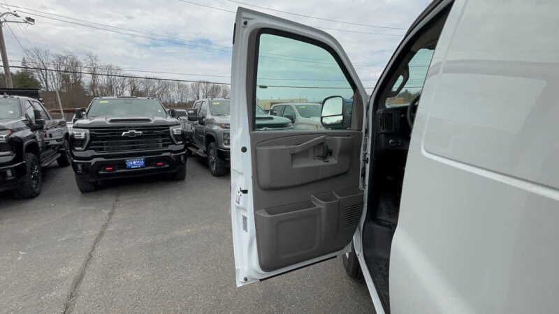 2025 Chevrolet Express 2500