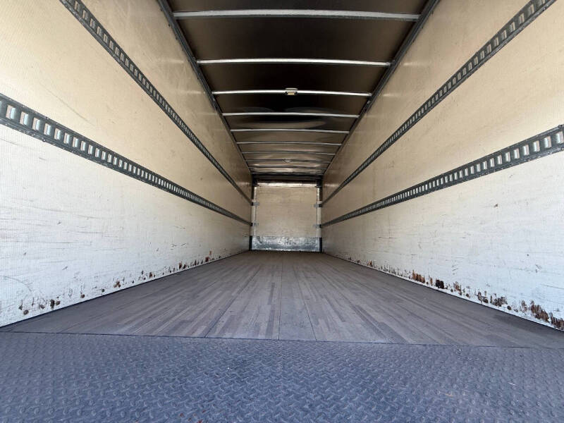 2019 Freightliner M2 106