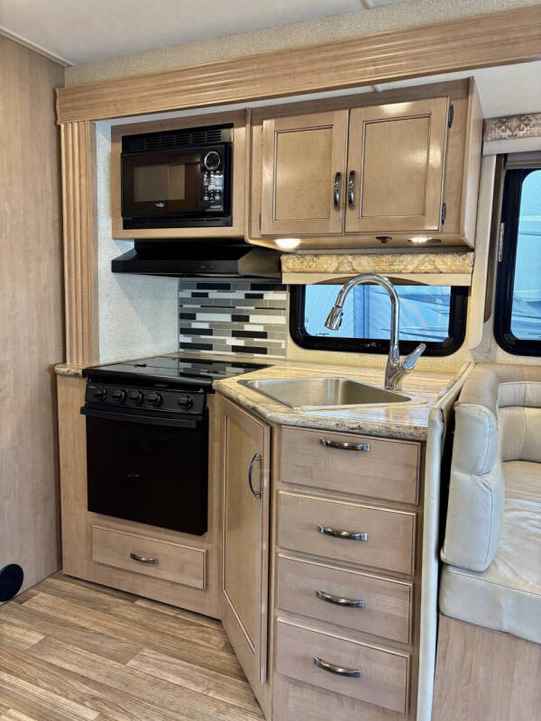 2018 Thor Motor Coach Ace 29.4