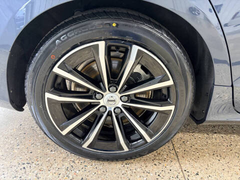 2024 Volvo S60 Recharge T8 Core Dark Theme