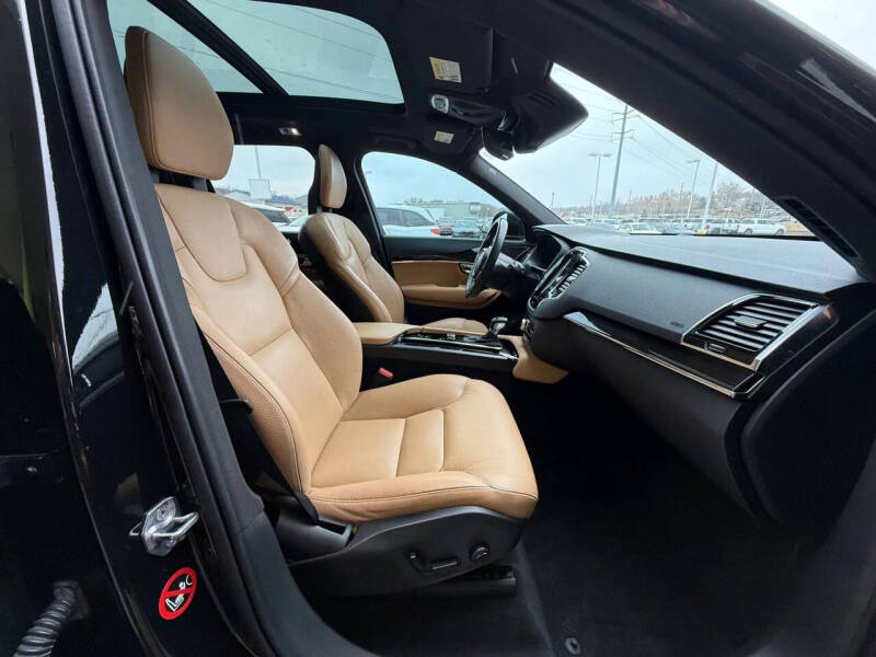 2018 Volvo XC90 T6 Momentum