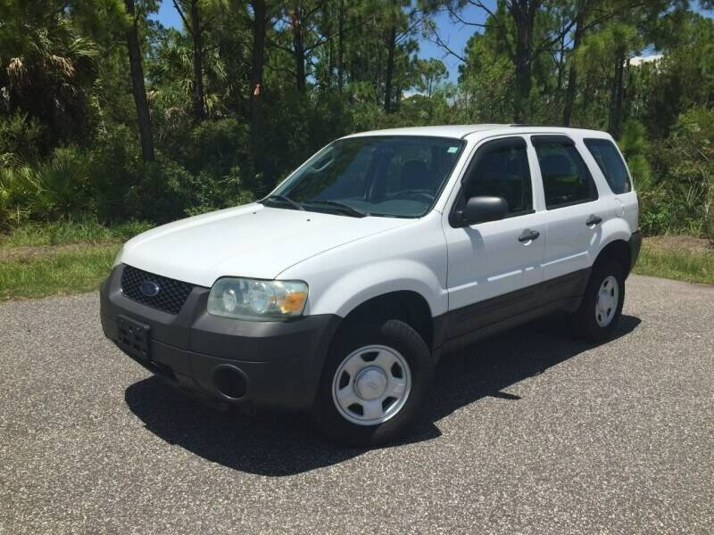 2005 Ford Escape for sale at VICTORY LANE AUTO SALES in Port Richey FL