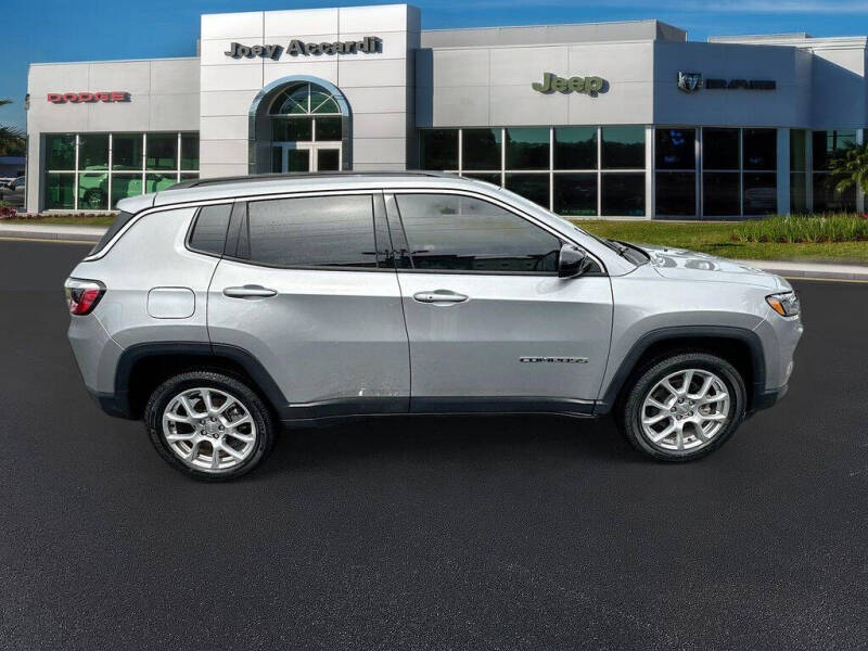 2022 Jeep Compass Latitude Lux