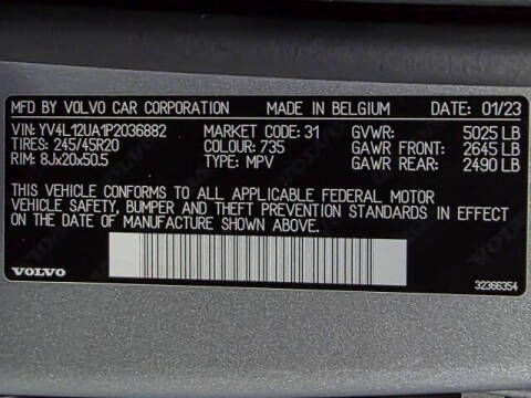 2023 Volvo XC40 B5 Ultimate Bright Theme