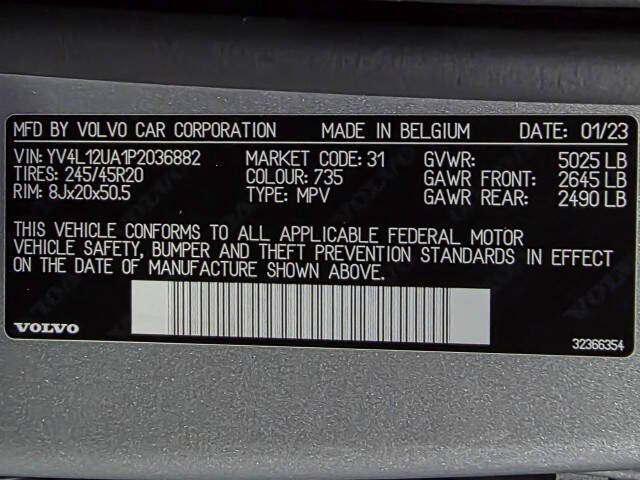 2023 Volvo XC40 B5 Ultimate Bright Theme