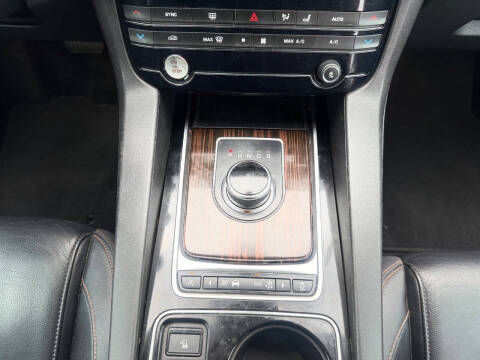 2017 Jaguar F-PACE 35t Prestige