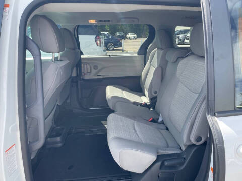 2024 Toyota Sienna LE 8-Passenger