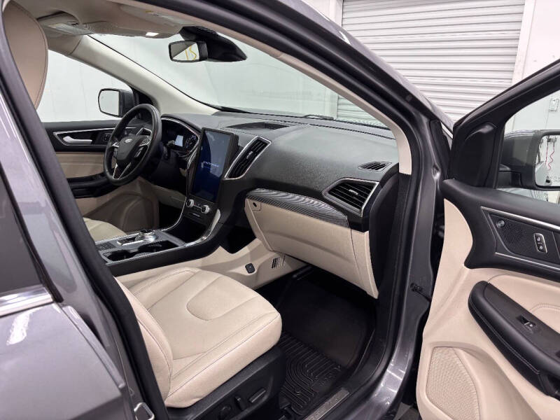 2021 Ford Edge Titanium