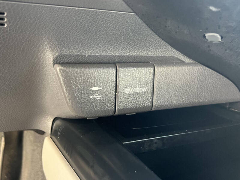 2019 Toyota Camry Hybrid XLE