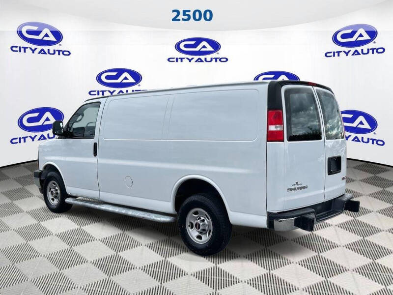 2023 GMC Savana 2500