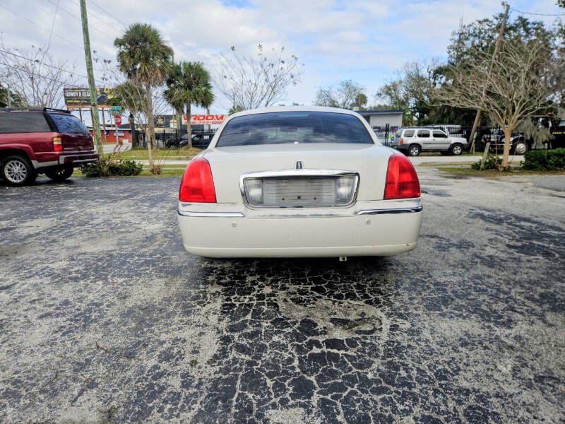2005 Lincoln Town Car Signature Limited