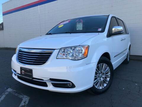 2015 Chrysler Town and Country for sale at ALI'S AUTO GALLERY LLC in Sacramento CA