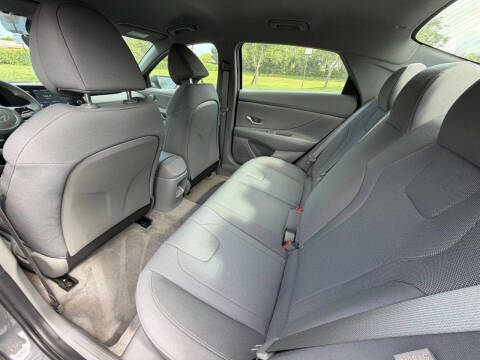 2024 Hyundai Elantra SE