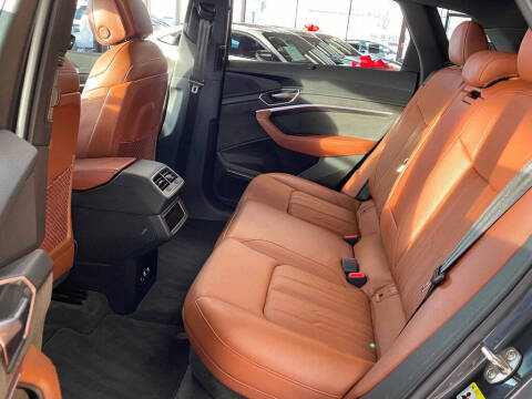 2019 Audi e-tron quattro Prestige