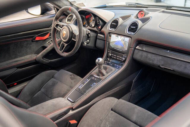2021 Porsche 718 Cayman 6