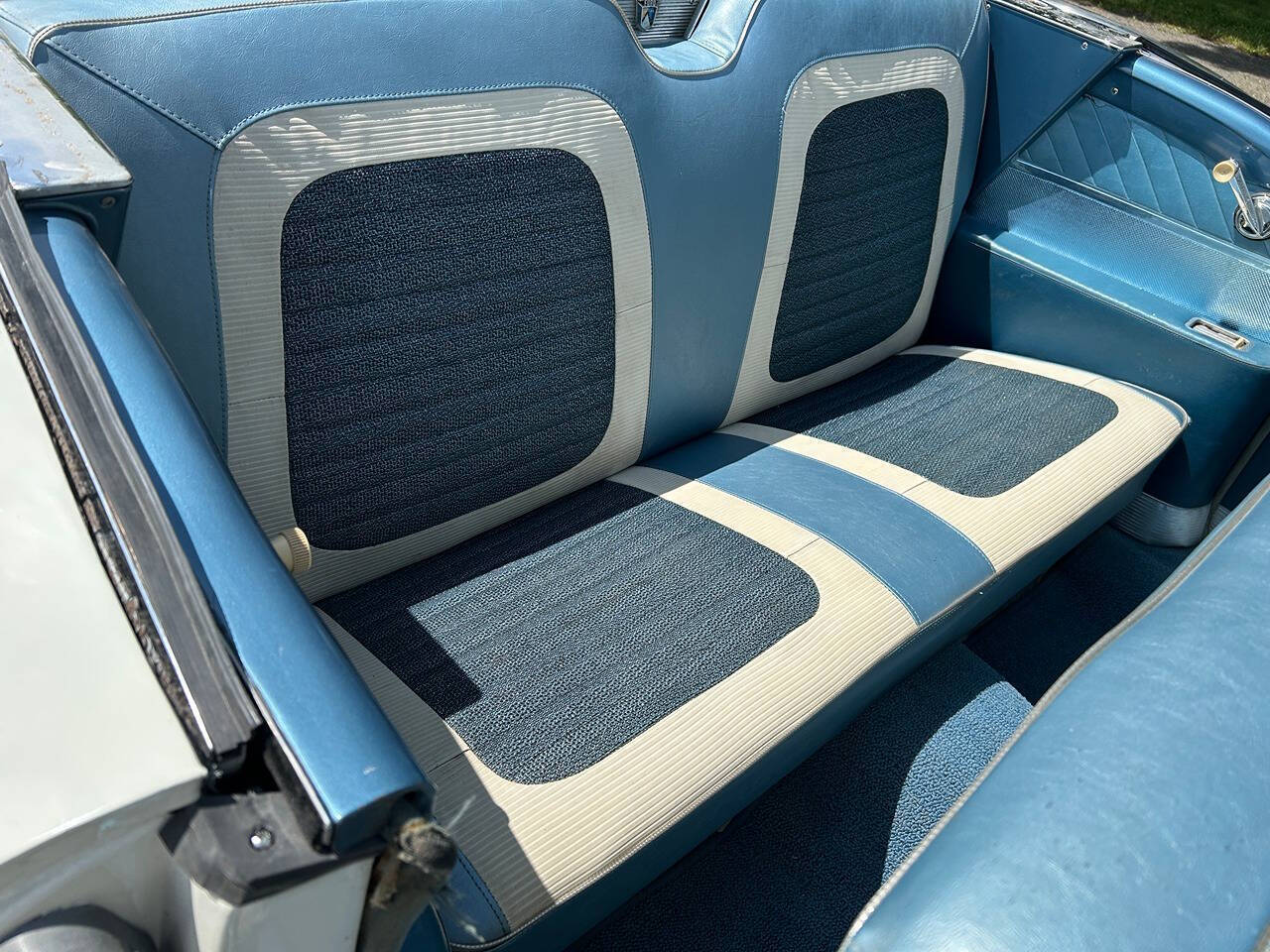 1959 Ford Skyliner 34