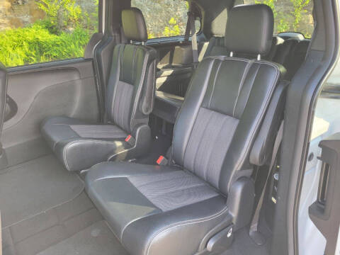 2016 Chrysler Town and Country S
