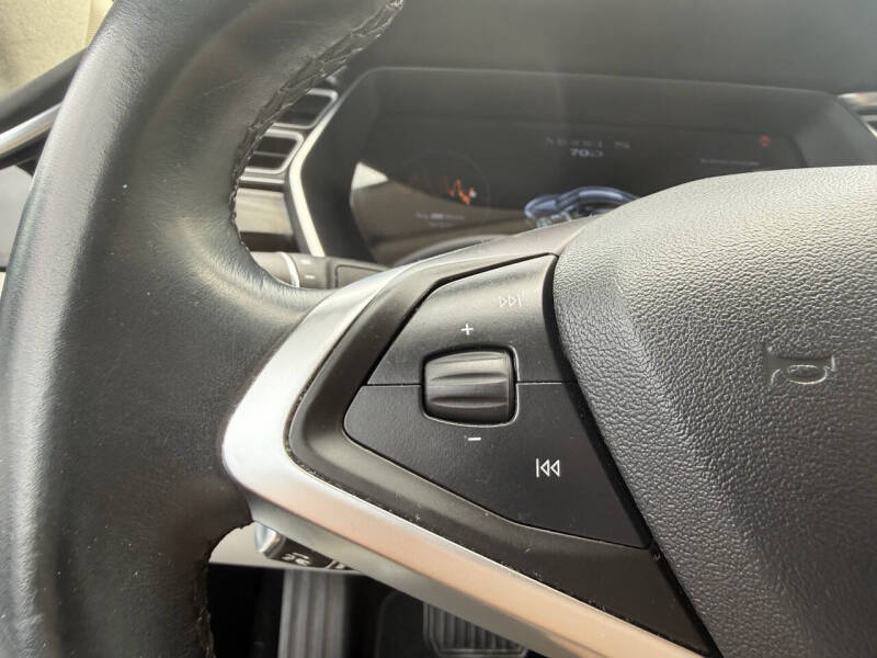 2015 Tesla Model S 70D