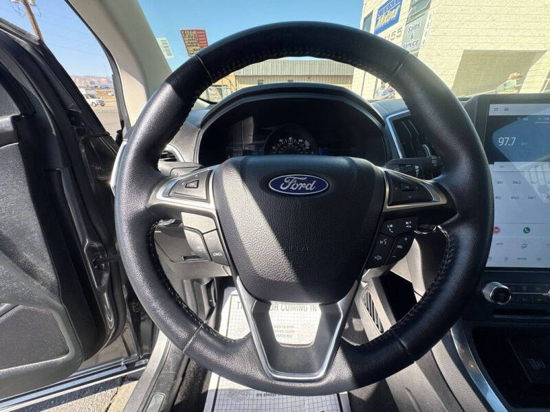 2023 Ford Edge Titanium