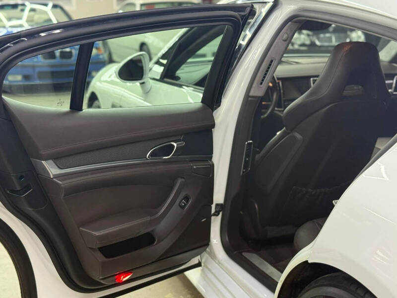 2016 Porsche Panamera GTS