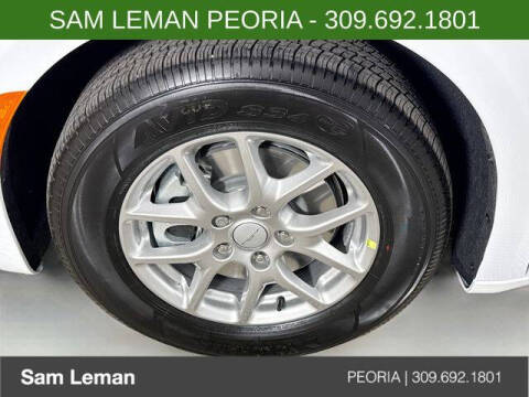 2027 Chrysler Pacifica Select
