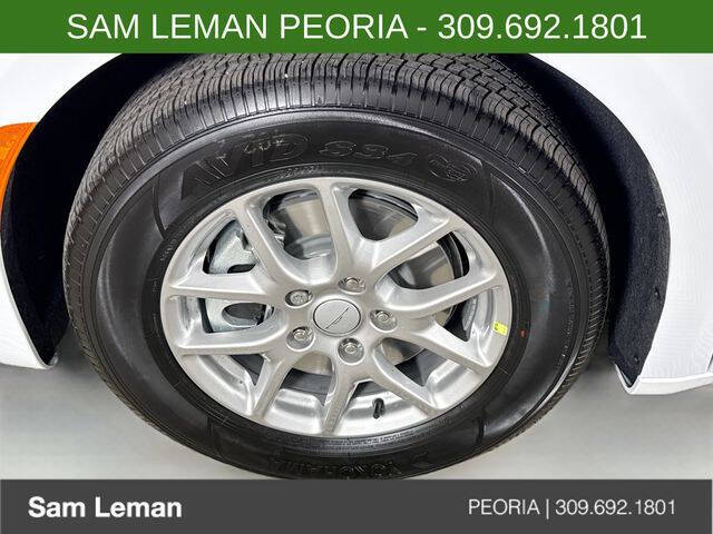 2027 Chrysler Pacifica Select