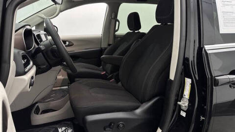 2024 Chrysler Voyager LX