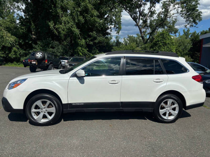 2013 Subaru Outback Premium photo 2