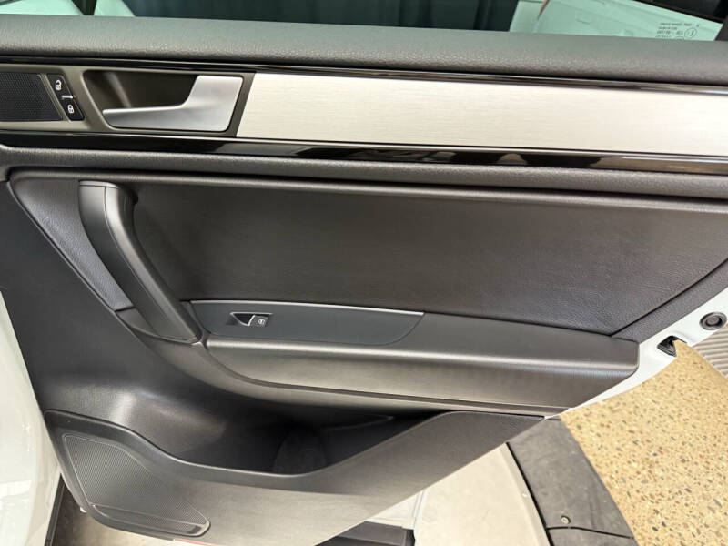 2014 Volkswagen Touareg V6 R-Line