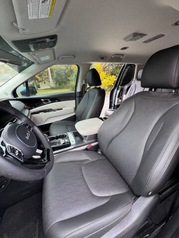 2024 Kia Carnival EX