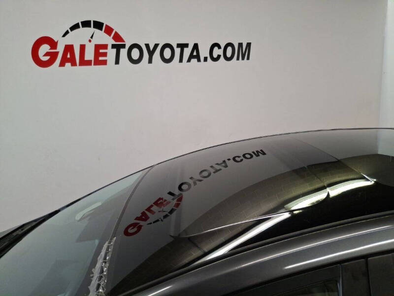 2017 Toyota Prius v Five