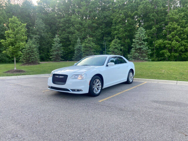 2018 Chrysler 300 for sale at ZAKS AUTO INC in Detroit, MI