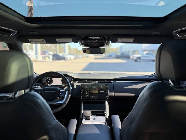 2024 Land Rover Range Rover P400 SE LWB