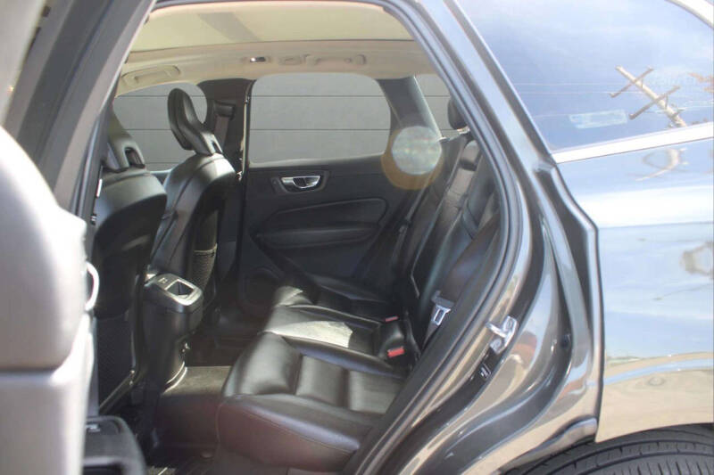 2019 Volvo XC60 T5 Momentum