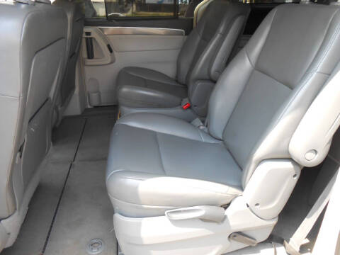 2010 Volkswagen Routan SE