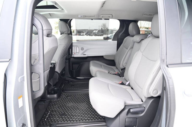 2025 Toyota Sienna XLE 8-Passenger