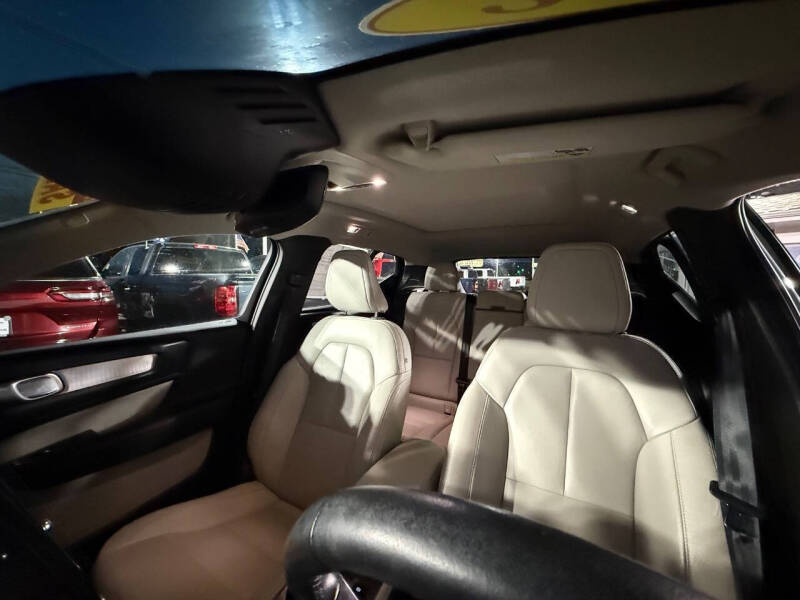 2020 Volvo XC40 T5 Momentum