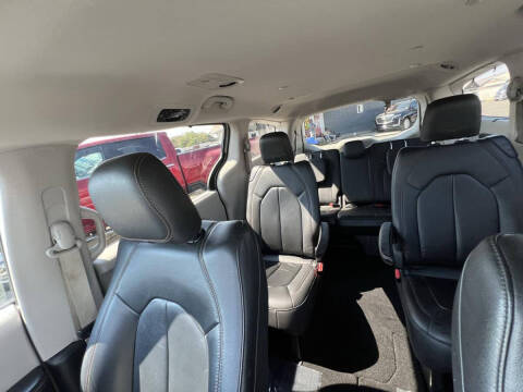 2017 Chrysler Pacifica Touring-L