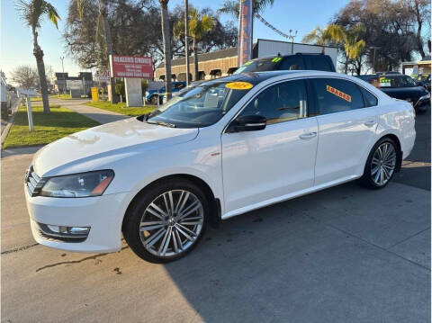 2015 Volkswagen Passat for sale at Dealers Choice Inc in Farmersville CA