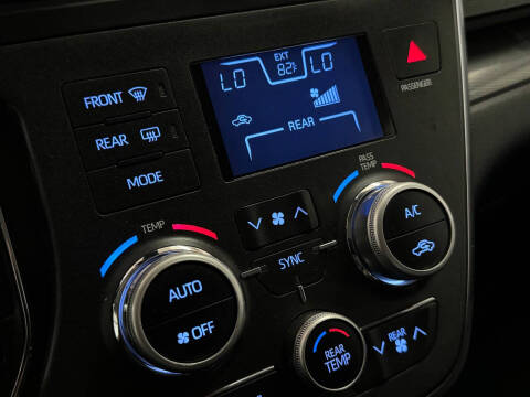 2018 Toyota Sienna SE Premium 8-Passenger