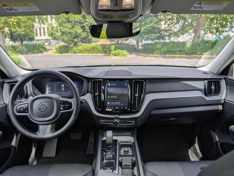 2025 Volvo XC60 B5 Plus Dark Theme