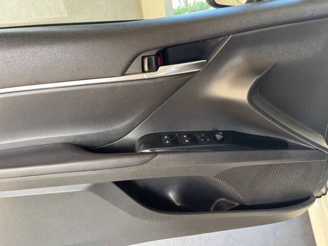 2020 Toyota Camry Hybrid LE