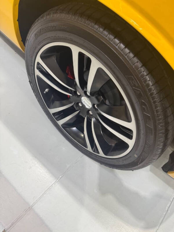 2012 Dodge Challenger SRT8 Yellow Jacket