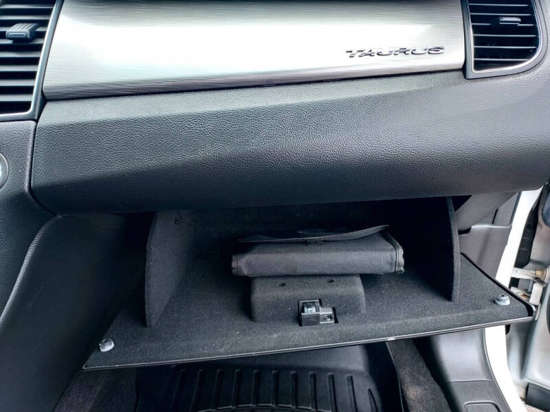 2013 Ford Taurus SEL
