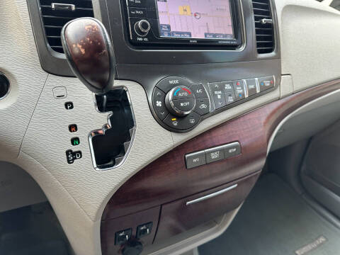 2014 Toyota Sienna XLE 8-Passenger