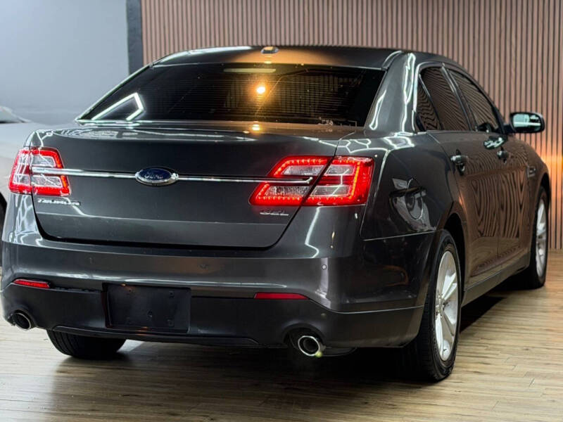 2018 Ford Taurus SEL