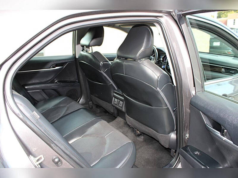 2020 Toyota Camry Hybrid XLE